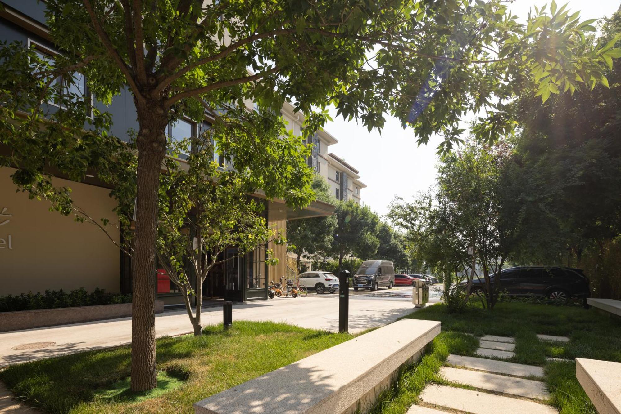 Hotel Nost Algia S Near Of Chinese Academy Of Social Sciences - Near Man Site At Zhoukoudian,, Shidu Scenic Spots, Free Ice Cream, Mineral Water, Coffee, Snacks And Laundry Service, Free Gymnastic, Communication Well Pequim