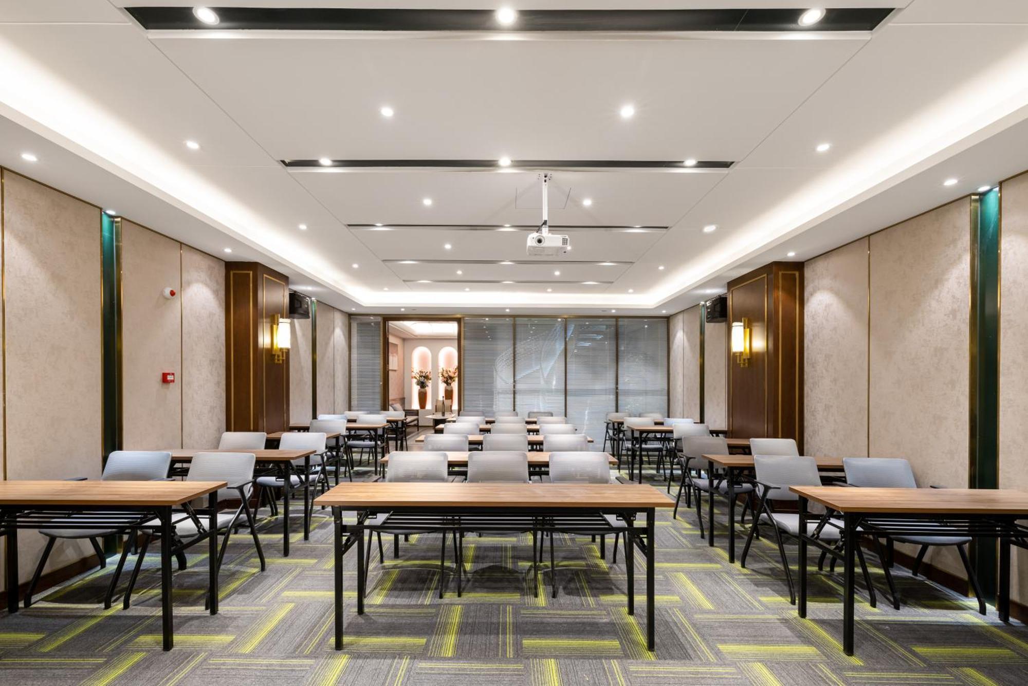 Nost Algia S Near Of Chinese Academy Of Social Sciences - Near Man Site At Zhoukoudian,, Shidu Scenic Spots, Free Ice Cream, Mineral Water, Coffee, Snacks And Laundry Service, Free Gymnastic, Communication Well Hotel 4*