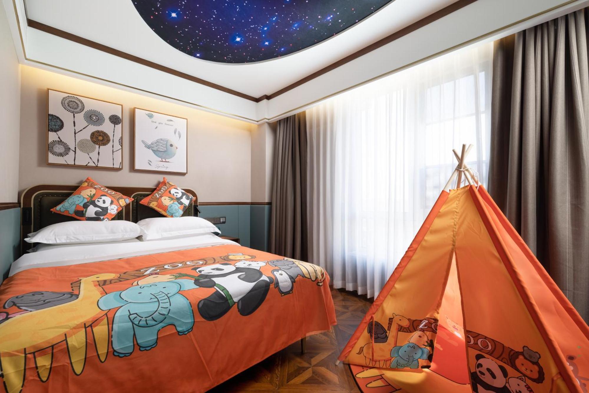 Nost Algia S Near Of Chinese Academy Of Social Sciences - Near Man Site At Zhoukoudian,, Shidu Scenic Spots, Free Ice Cream, Mineral Water, Coffee, Snacks And Laundry Service, Free Gymnastic, Communication Well Hotel Pequim