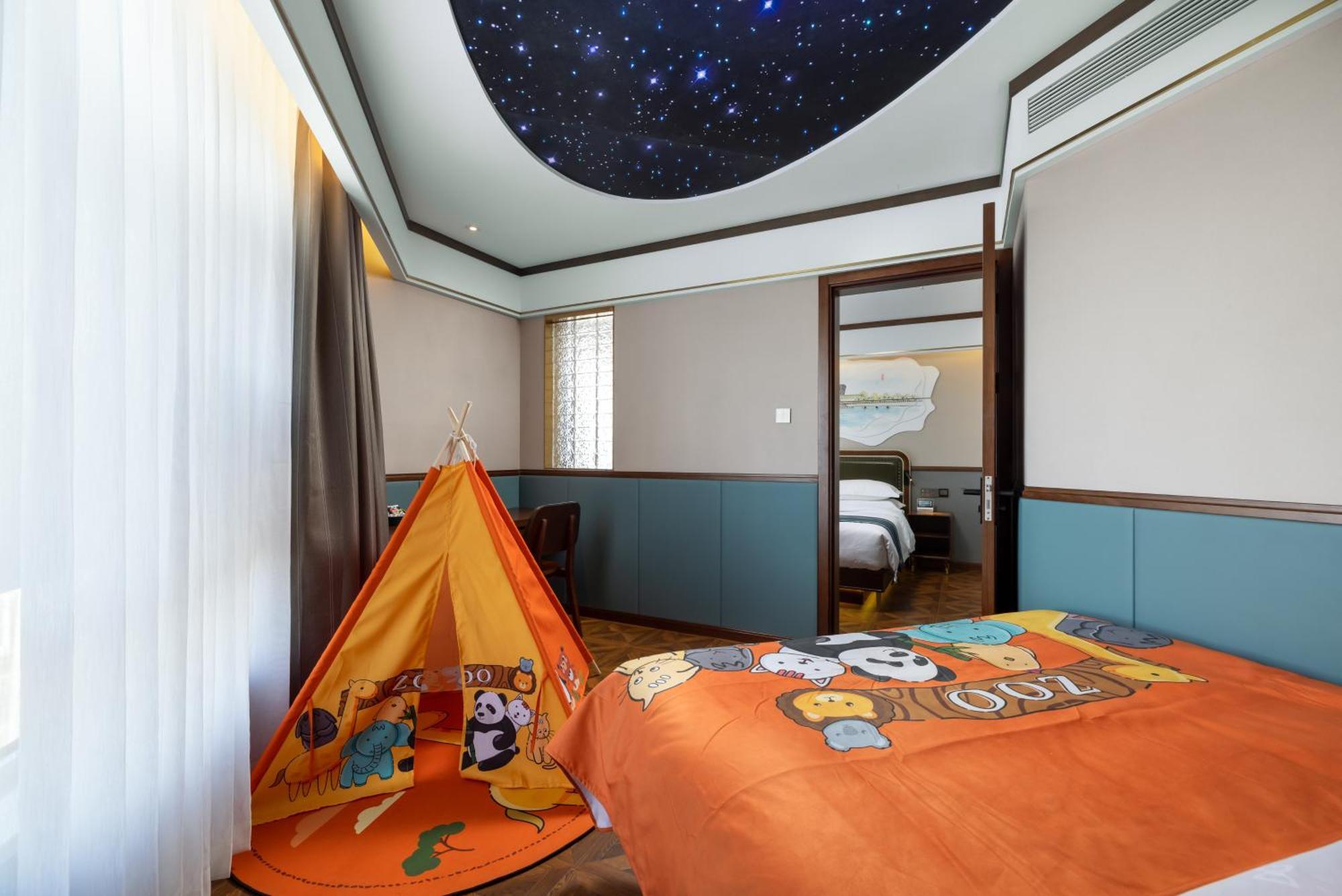 Hotel Nost Algia S Near Of Chinese Academy Of Social Sciences - Near Man Site At Zhoukoudian,, Shidu Scenic Spots, Free Ice Cream, Mineral Water, Coffee, Snacks And Laundry Service, Free Gymnastic, Communication Well 4*