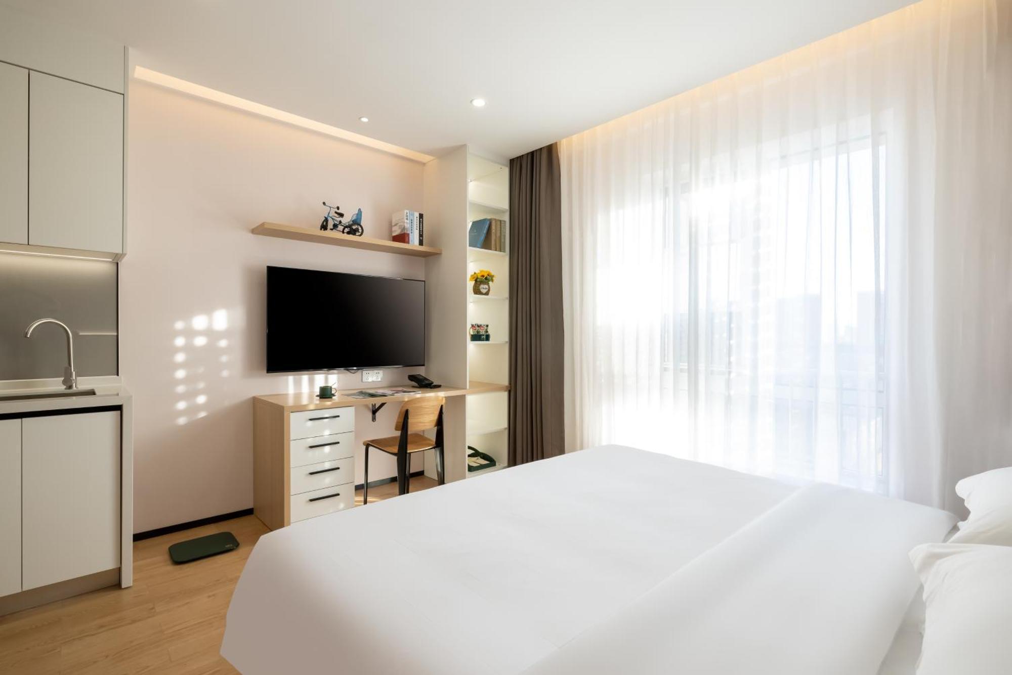 Nost Algia S Near Of Chinese Academy Of Social Sciences - Near Man Site At Zhoukoudian,, Shidu Scenic Spots, Free Ice Cream, Mineral Water, Coffee, Snacks And Laundry Service, Free Gymnastic, Communication Well Hotel