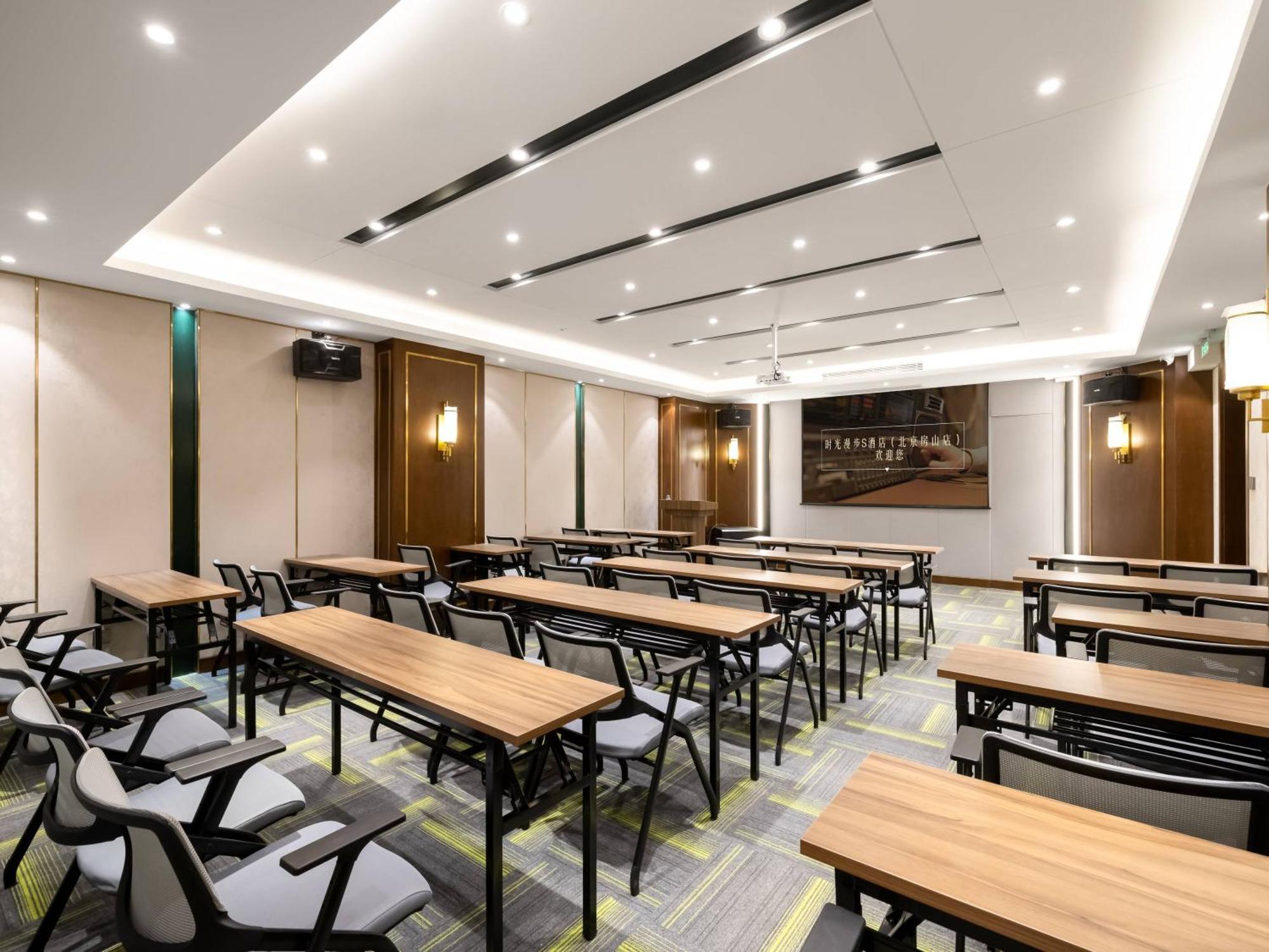 Hotel Nost Algia S Near Of Chinese Academy Of Social Sciences - Near Man Site At Zhoukoudian,, Shidu Scenic Spots, Free Ice Cream, Mineral Water, Coffee, Snacks And Laundry Service, Free Gymnastic, Communication Well 4*