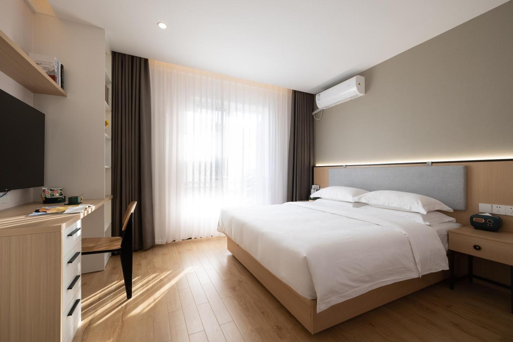 Hotel Nost Algia S Near Of Chinese Academy Of Social Sciences - Near Man Site At Zhoukoudian,, Shidu Scenic Spots, Free Ice Cream, Mineral Water, Coffee, Snacks And Laundry Service, Free Gymnastic, Communication Well Pequim