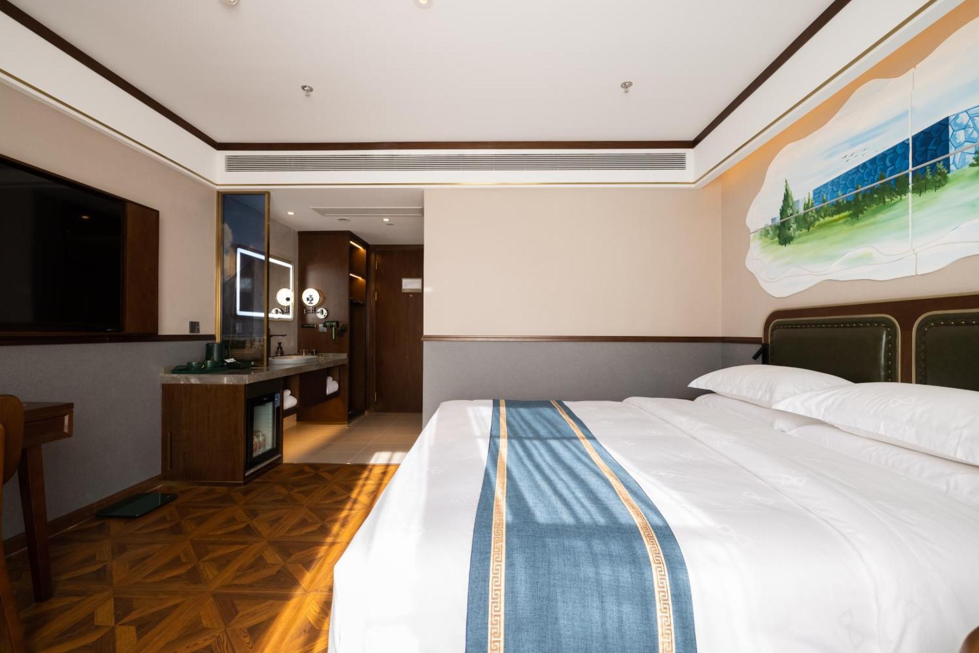 Nost Algia S Near Of Chinese Academy Of Social Sciences - Near Man Site At Zhoukoudian,, Shidu Scenic Spots, Free Ice Cream, Mineral Water, Coffee, Snacks And Laundry Service, Free Gymnastic, Communication Well Hotel 4*