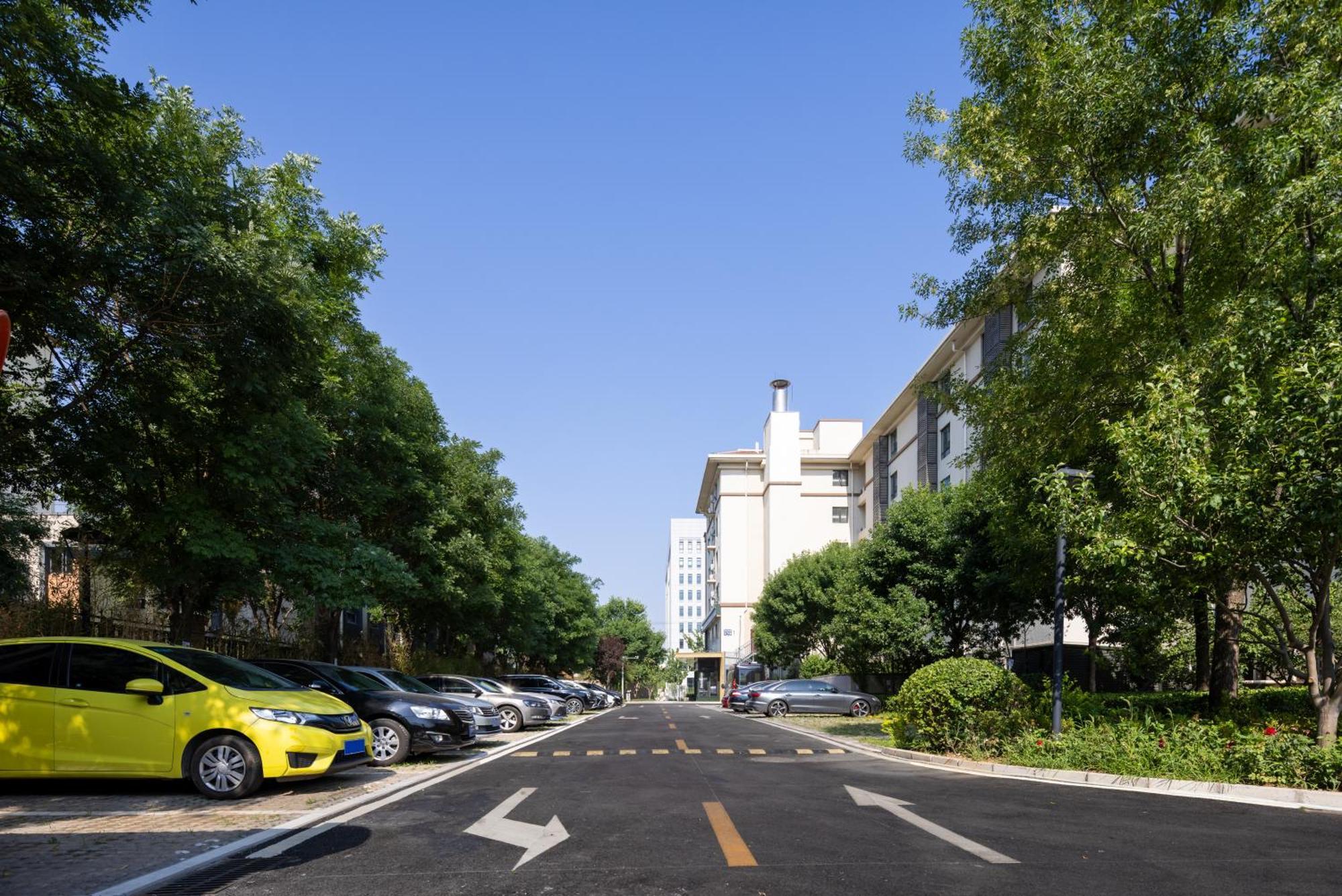 Nost Algia S Near Of Chinese Academy Of Social Sciences - Near Man Site At Zhoukoudian,, Shidu Scenic Spots, Free Ice Cream, Mineral Water, Coffee, Snacks And Laundry Service, Free Gymnastic, Communication Well Hotel 4*