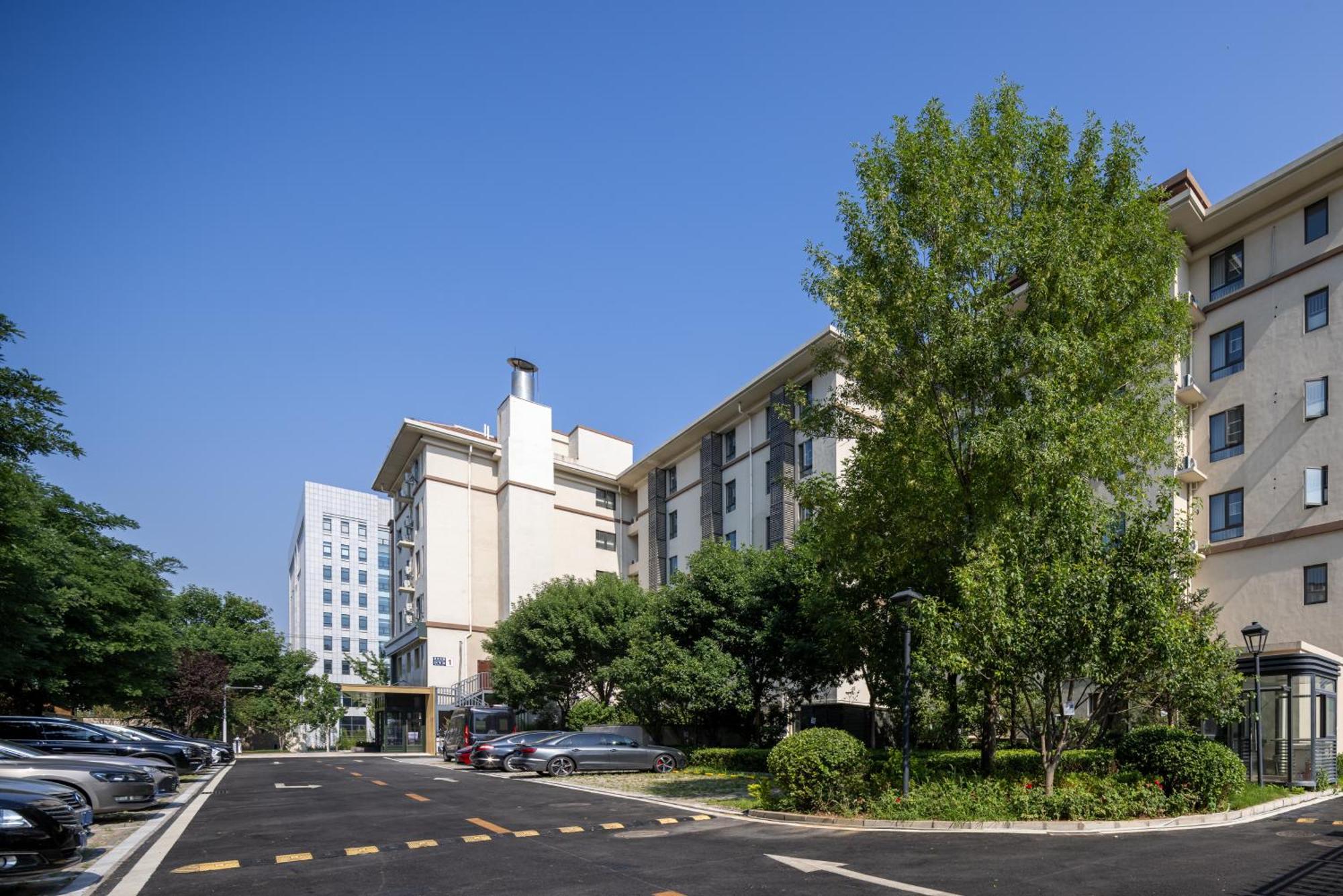 Nost Algia S Near Of Chinese Academy Of Social Sciences - Near Man Site At Zhoukoudian,, Shidu Scenic Spots, Free Ice Cream, Mineral Water, Coffee, Snacks And Laundry Service, Free Gymnastic, Communication Well Hotel 4*