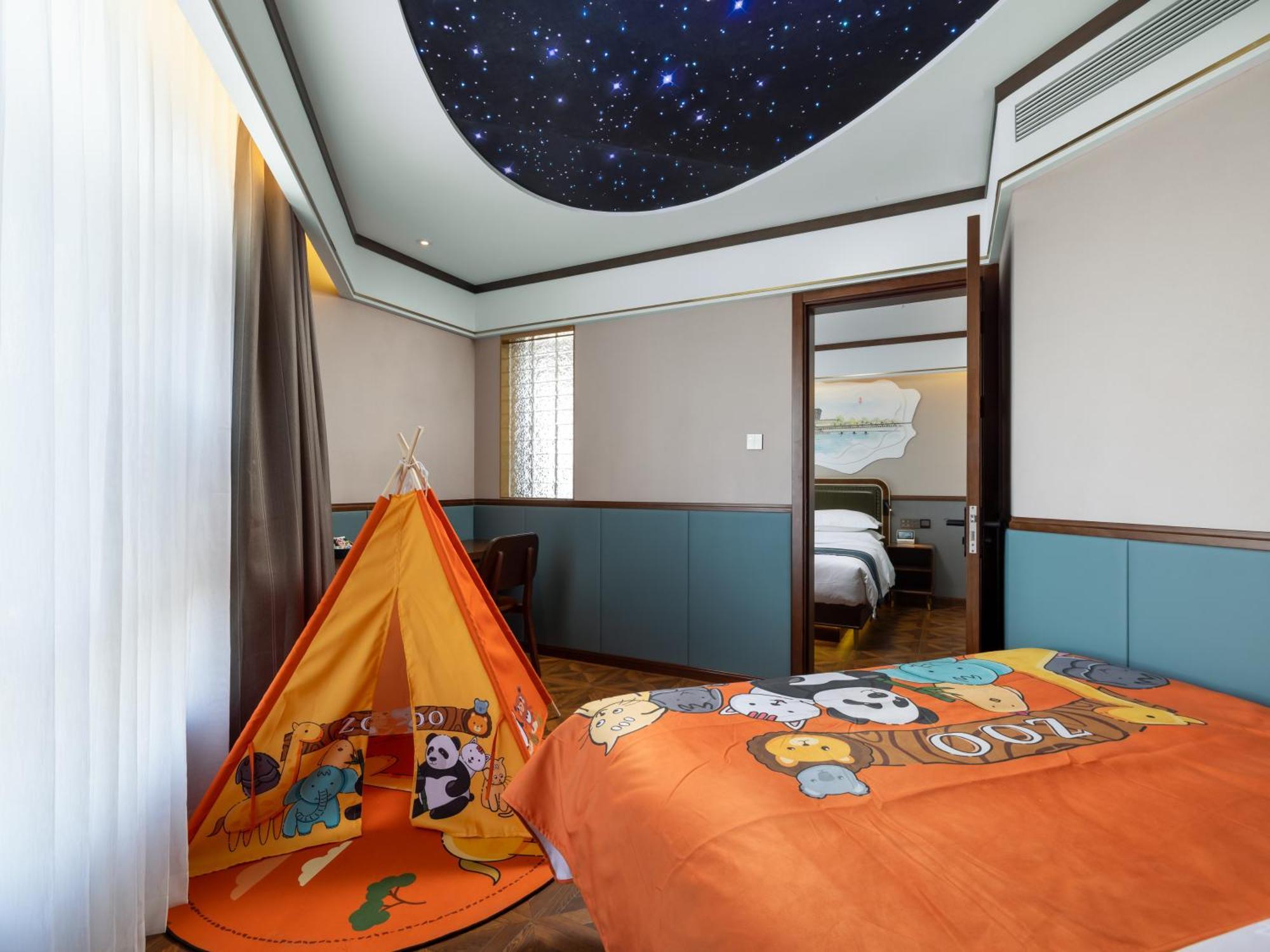 Nost Algia S Near Of Chinese Academy Of Social Sciences - Near Man Site At Zhoukoudian,, Shidu Scenic Spots, Free Ice Cream, Mineral Water, Coffee, Snacks And Laundry Service, Free Gymnastic, Communication Well Hotel Beijing